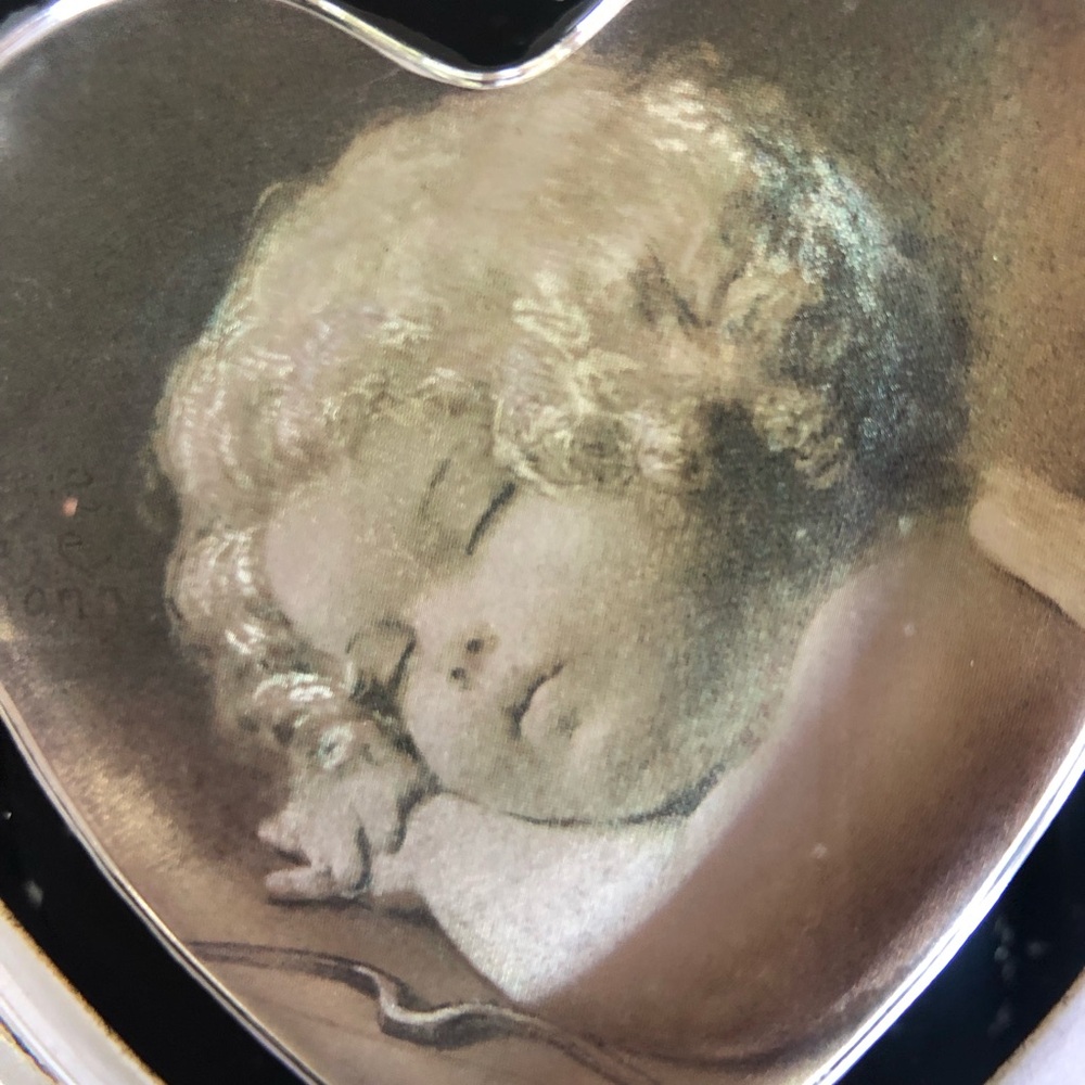 Heart glass paperweight sweet sleeping baby child collectible - Picture 7 of 7